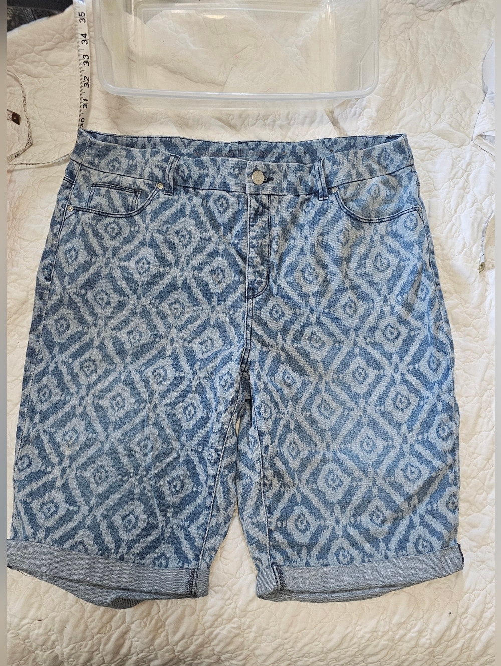 Chico's Blue Patterned Women's Denim Jean Shorts EUC  Size 2.5 - Picture 3 of 6